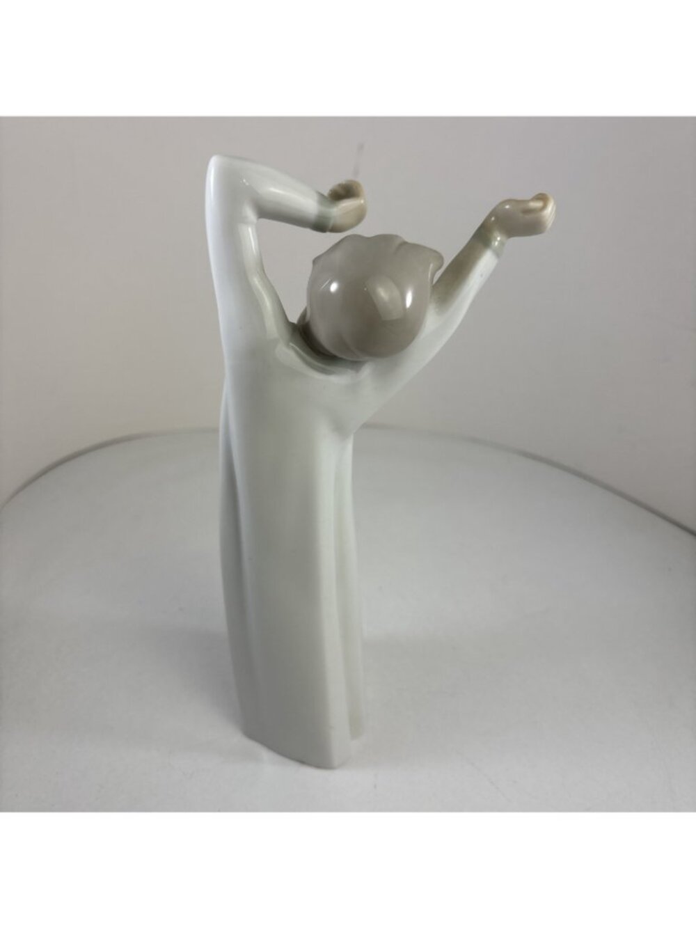 LLADRO, Boy Stretching Yawning Porcelain Figurine Made In Spain See Last Pic - Picture 3 of 5